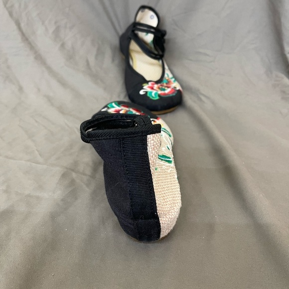 Unique Embroidered Chinese Sandals size 9 - Picture 3 of 6